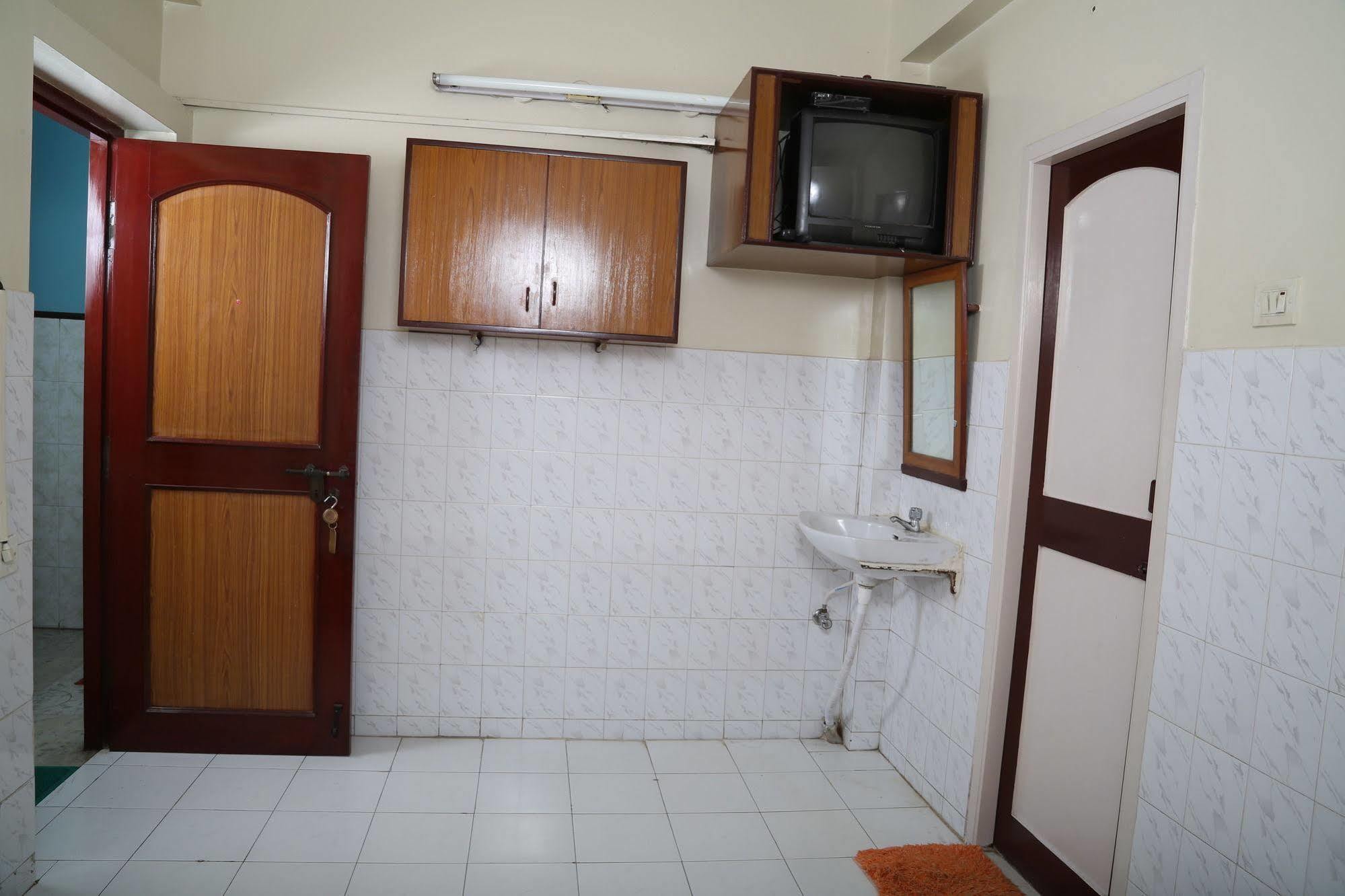 Thangam Balaji Guest House Chennai Exterior photo